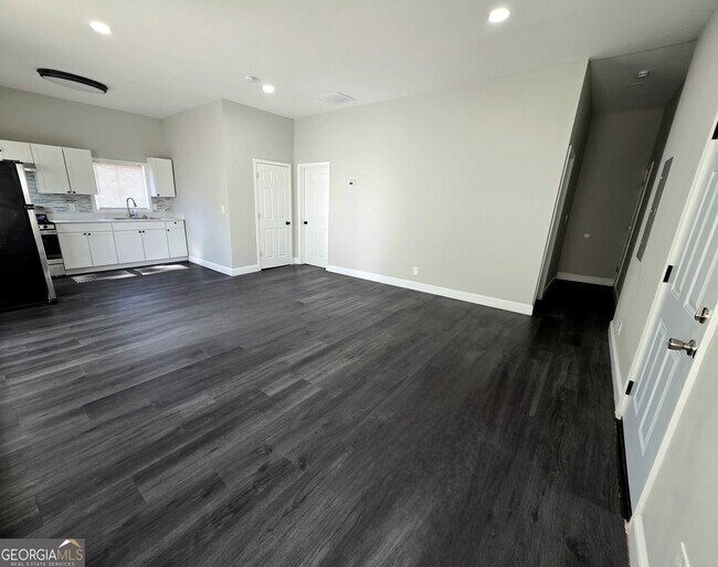 Building Photo - 1156 Clinton Rd