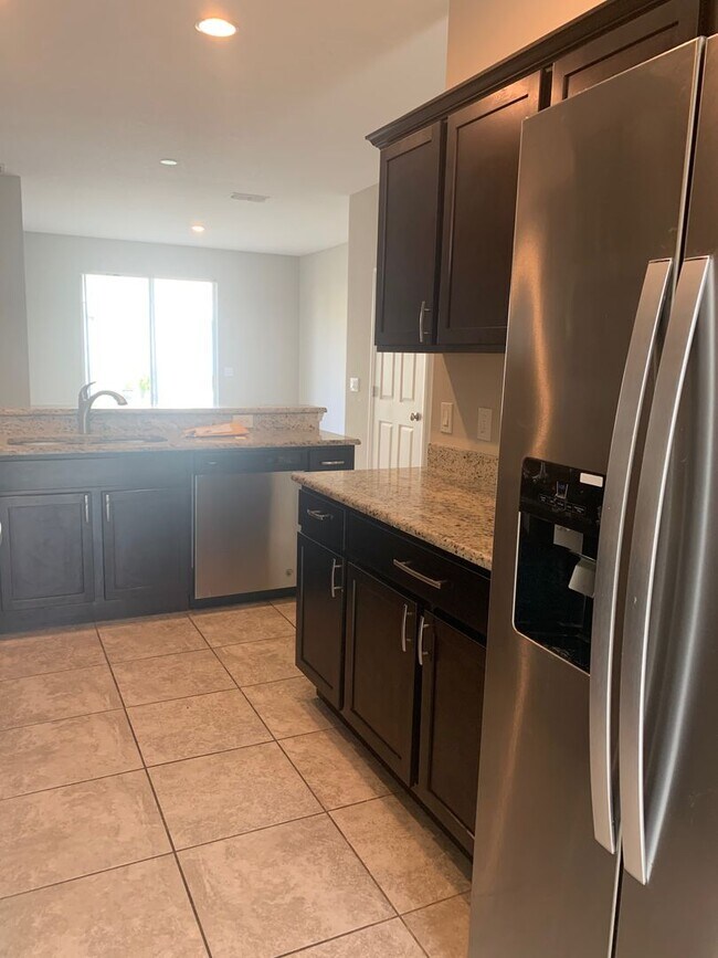 Building Photo - MOVE IN SPECIAL- 4/2.5 Energy Efficient Townhome in St. Cloud