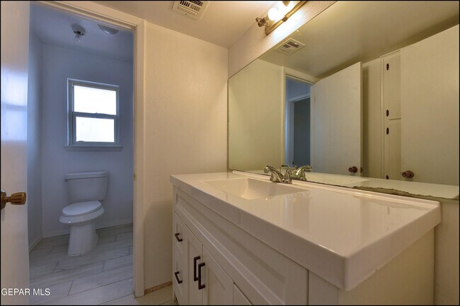 Building Photo - 6913 Pamlico Dr