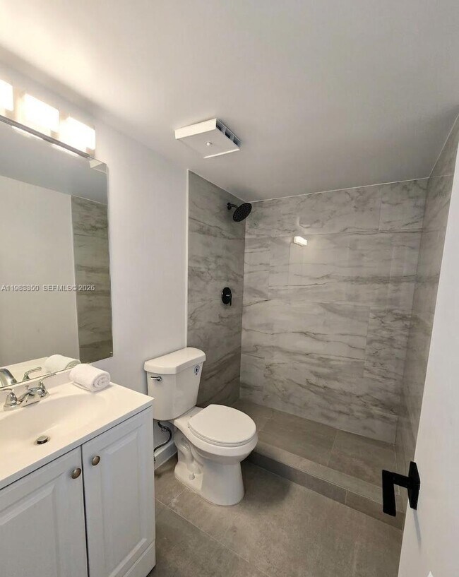 Building Photo - 20130 NE 3rd Ct