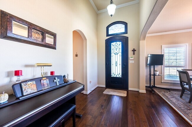 Building Photo - 810 Miramar Dr