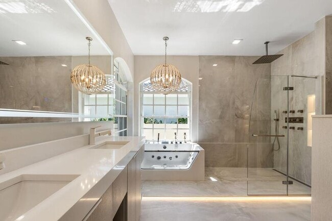 Building Photo - 7686 La Corniche Cir