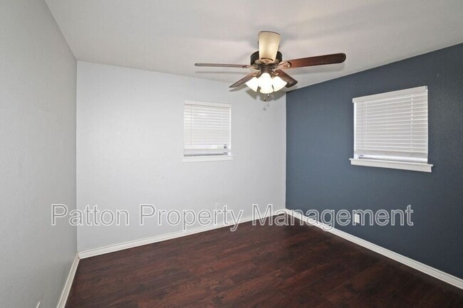 Building Photo - 5207 S Travis St