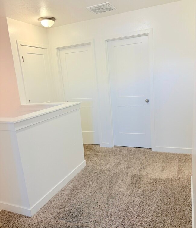 Building Photo - 2693 E Gambel Oaks Dr