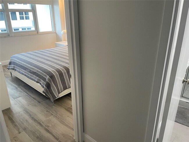 Building Photo - 2030 S Ocean Dr