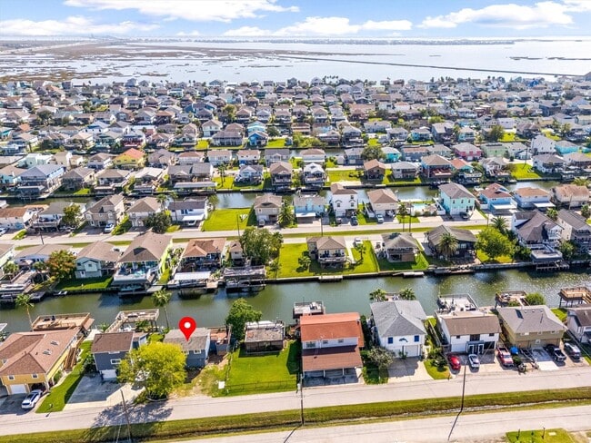 Building Photo - 370 Ling St