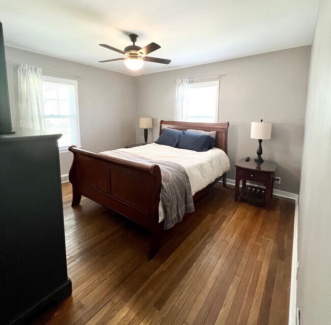 Building Photo - East Side 2 Bedroom, 1  Bath Beauty with Fenced Backyard & Hardwood Floors