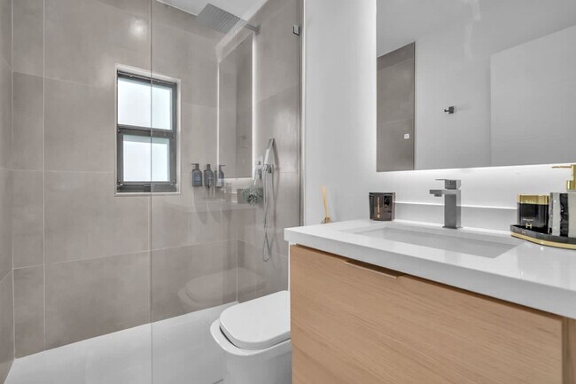 Building Photo - 400 NW 45th St