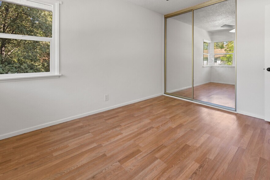 Building Photo - 5830 Bowcroft St