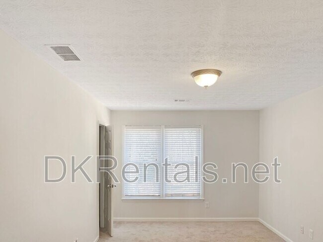 Building Photo - 860 Crab Orchard Dr