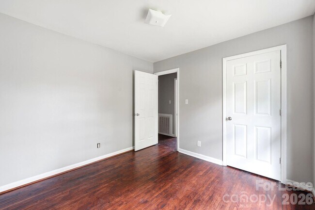 Building Photo - 4815 Carriage Dr Cir