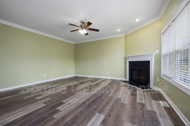 Building Photo - 303 Whitney Ln