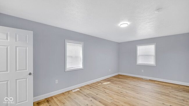 Building Photo - 3925 N Drexel Ave