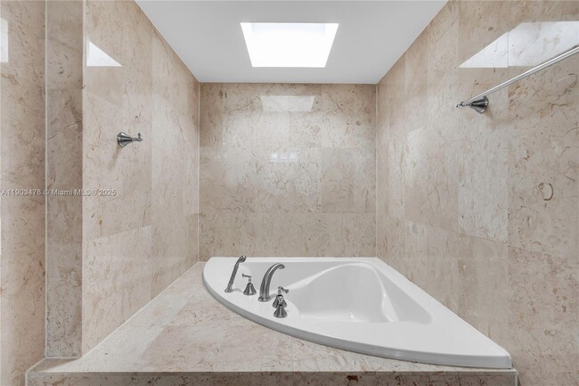 Building Photo - 141 Crandon Blvd