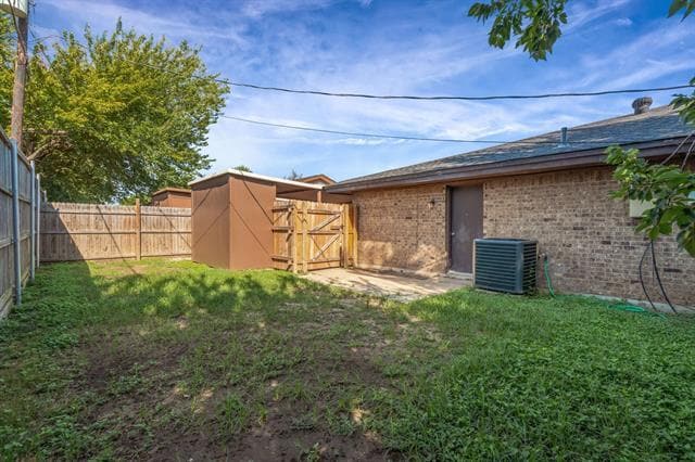 Building Photo - 808 Windcrest Dr