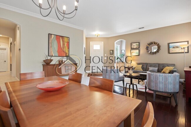 Building Photo - Executive Single Story Rental in Gated Serrano Community!