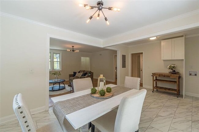 Building Photo - 1226 Thomas Rd