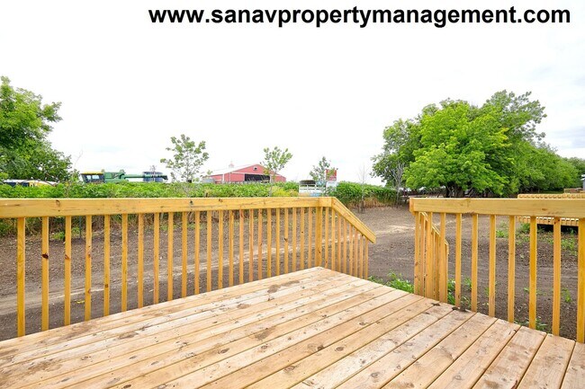 Building Photo - Spacious 3-Bedroom Home with Modern Layout...