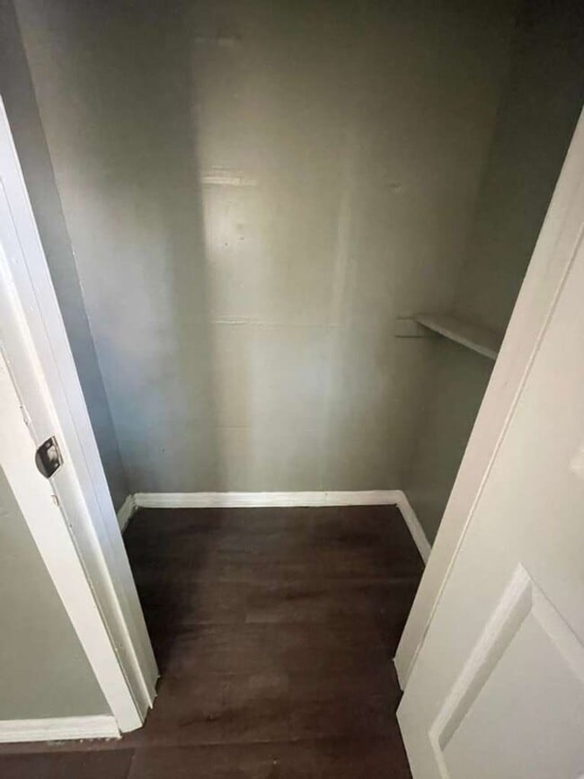 Building Photo - 3/1 Cute cozy single-family home!