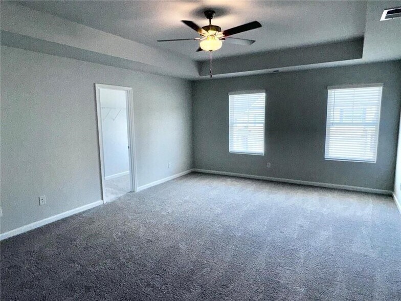 Building Photo - 2618 Swan Lake Dr SW
