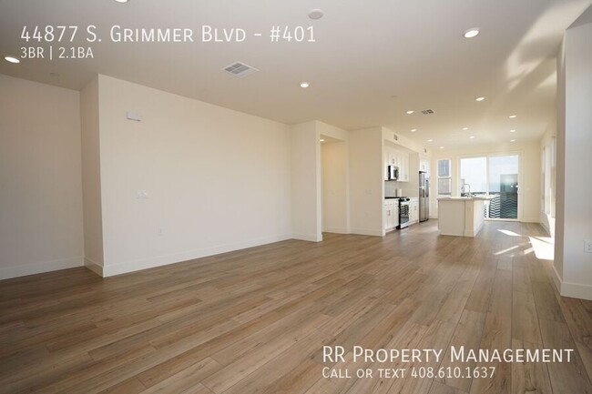 Building Photo - Brand New Top Floor Condo in Excellent Fre...