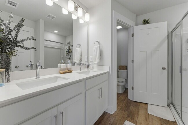 Building Photo - Luxury 3BR/2.5BA Craftsman Townhome with Designer Finishes & Open-Concept Living in Trailside at ...