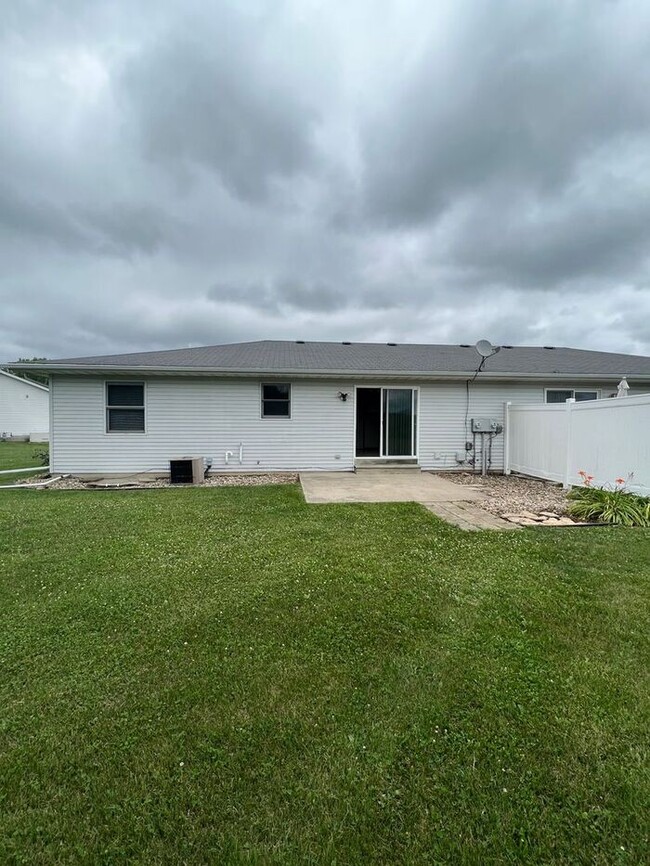 Building Photo - Cute Duplex Home in Stevensville!