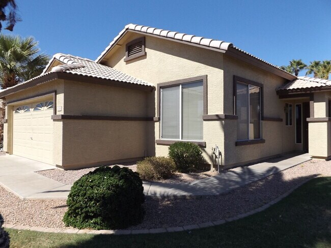 Building Photo - COMING SOON WITH A PRIVATE POOL IN GREAT GILBERT LOCATION!!!!