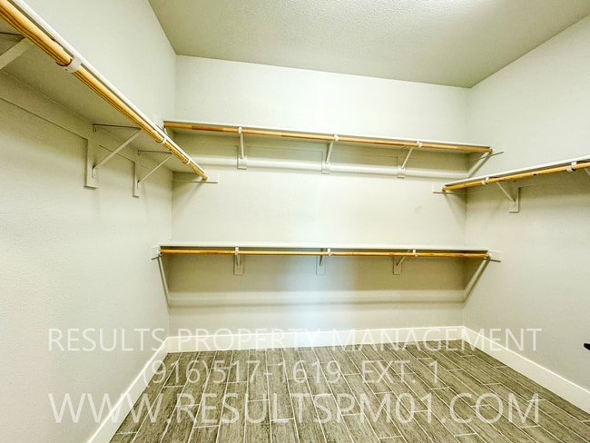 Building Photo - Gorgeous Upgraded 4 Bedroom Home