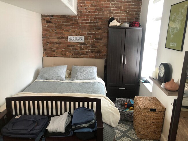 Building Photo - 105 Broadway