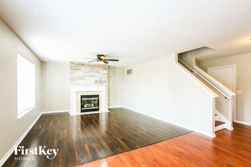 Building Photo - 8438 Aviva Ln