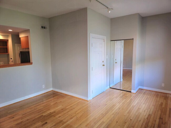 Building Photo - 4910 Washington Ave