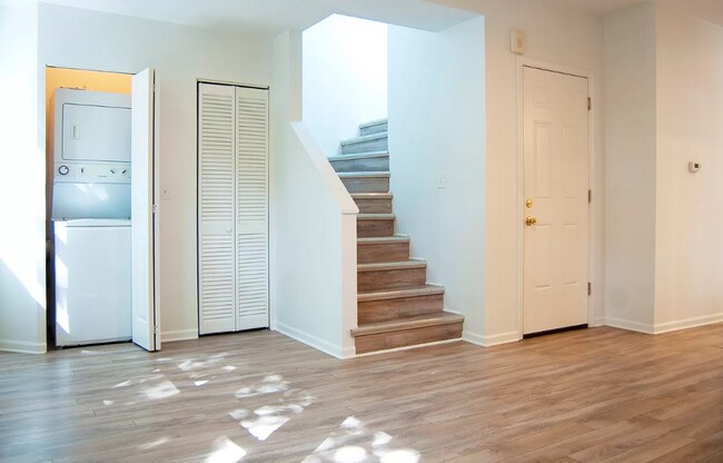 Building Photo - Lincoln Park Apartments!