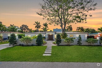 Building Photo - 2600 Yacht Club Blvd