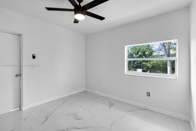 Building Photo - 8440 NW 11th Ct