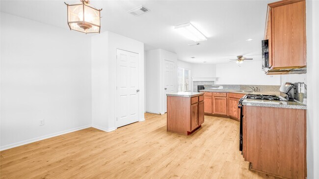 Building Photo - 407 Seabourne Meadow Dr