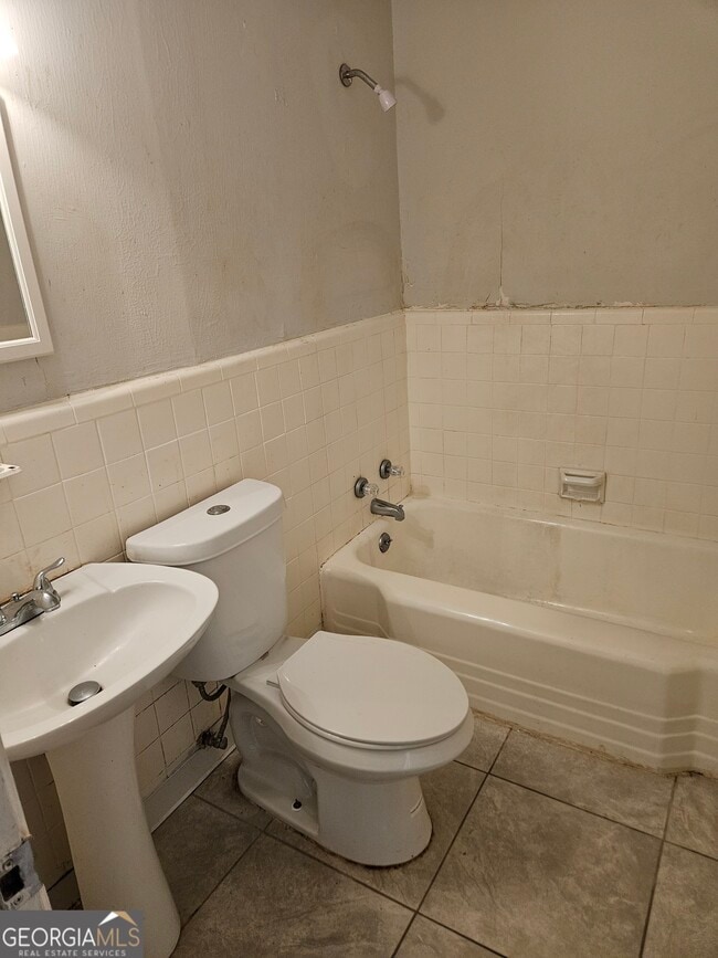 Building Photo - 3453 Glen Rd