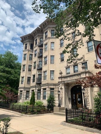 Building Photo - 1111 Boylston St