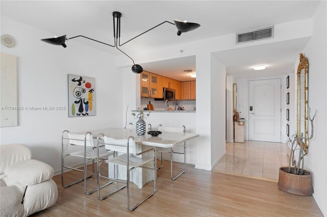 Building Photo - 2101 Brickell Ave