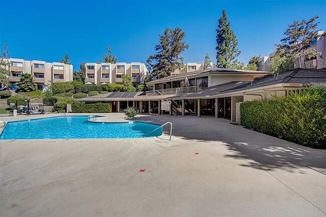 Building Photo - Beautiful 2 Bed, 2.5 Bath Condo in La Mesa
