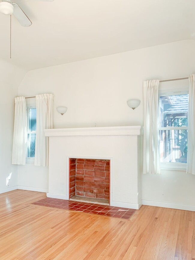 Building Photo - Gorgeous & Updated 3 bed Storybook Spanish House in Silverlake w/Views!