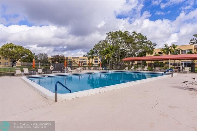 Building Photo - 5901 NW 61st Ave