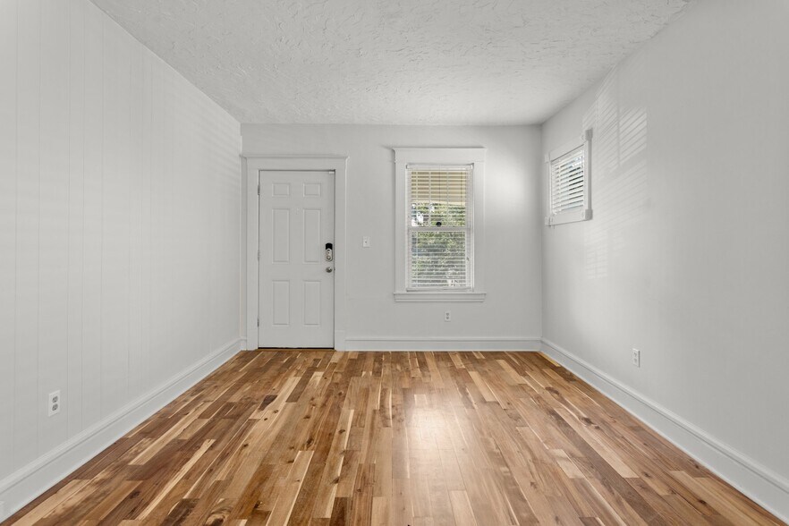 Building Photo - 6613 Parkwood Pl