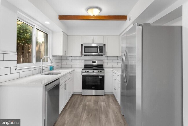 Building Photo - 14 Dover Ct