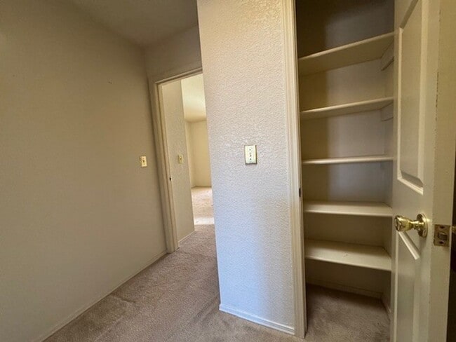 Building Photo - 2Br 2Ba Condo McCormick area w/Garage, Pool