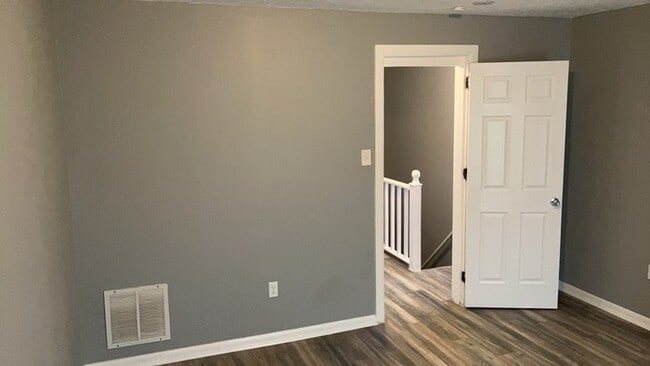 Building Photo - 105 S Irwin St