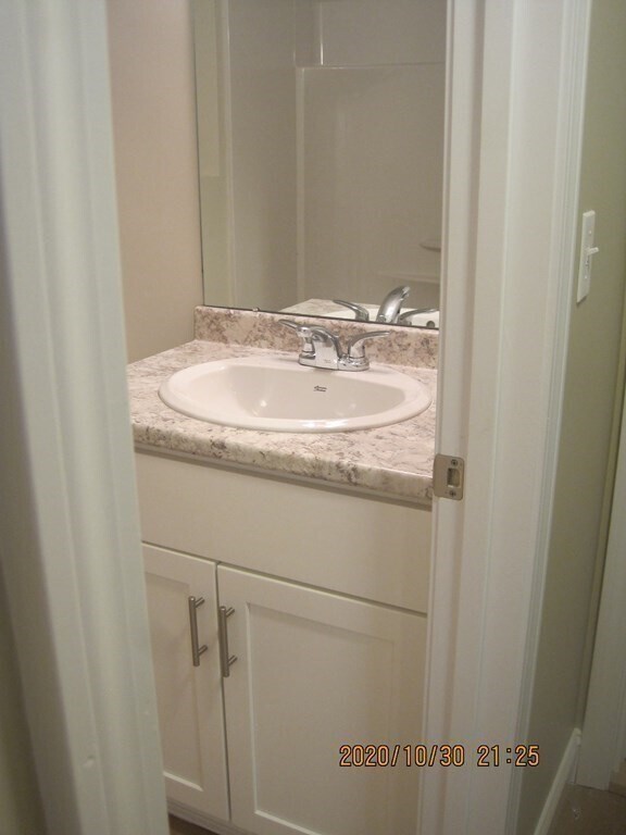 Building Photo - 9 Rickard St