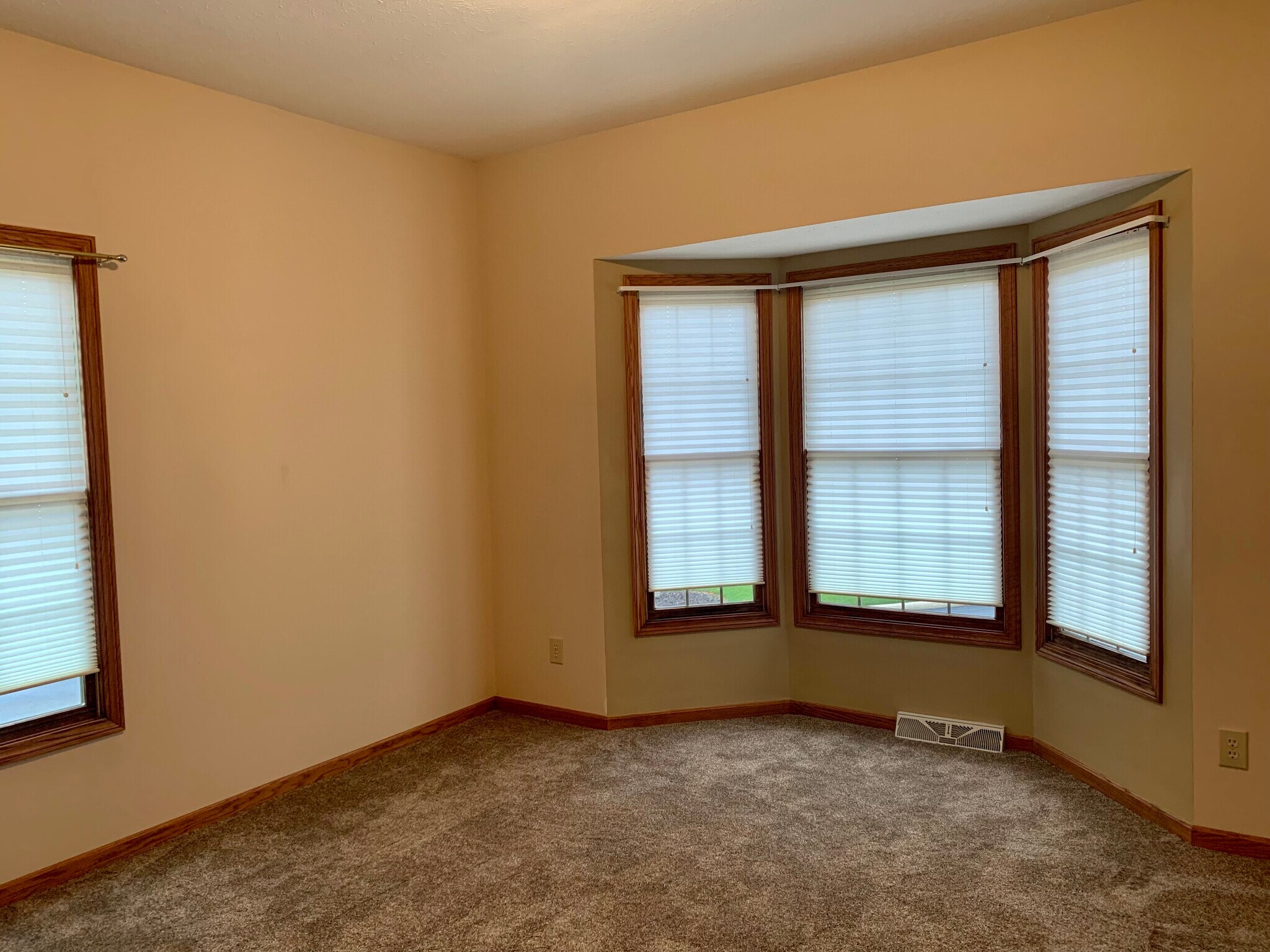 Building Photo - 2014 E Main St