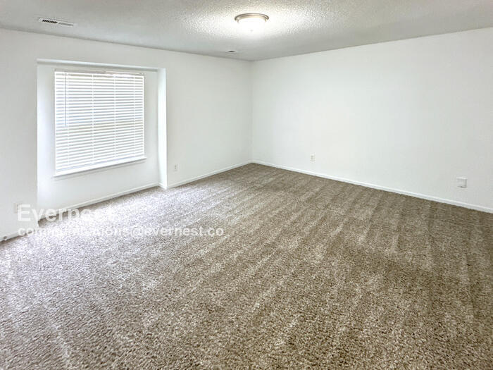 Building Photo - 1300 NW Willow Dr
