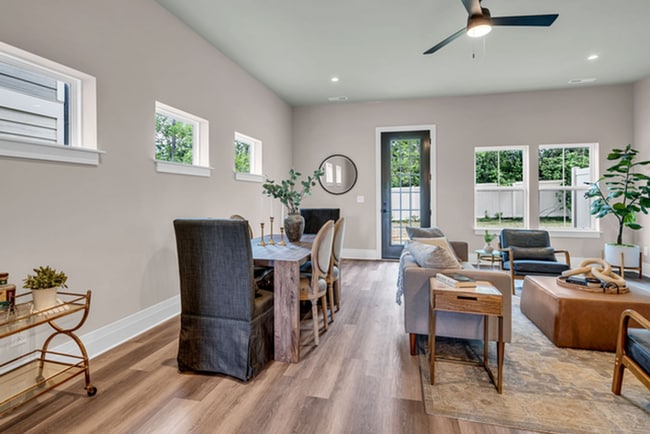 Building Photo - 3-bedroom 3.5 bathroom Home with Modern Am...